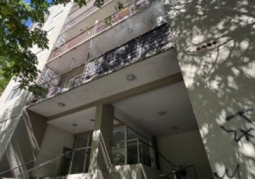 DEPARTAMENTO DOS AMBIENTES CON COCHERA 